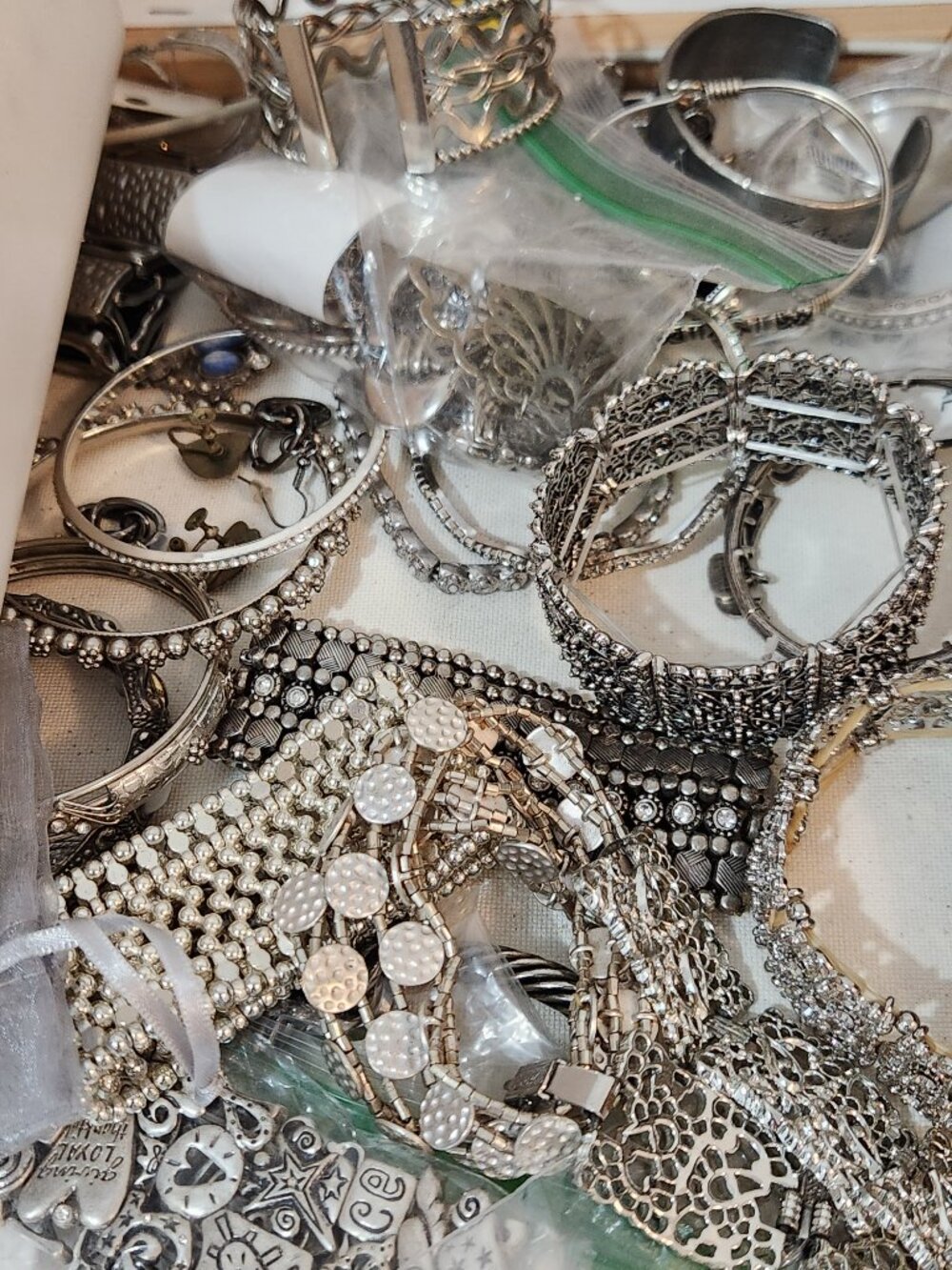2 lbs bulk WEARABLE jewelry mixed lot | Grab Bag | Costume | Mystery - Picture 5 of 6